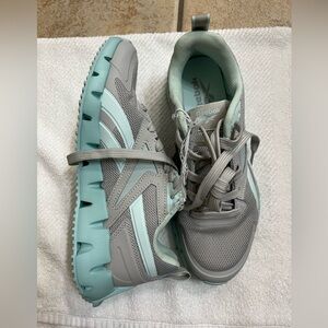 NWT Reebok Women's Zig Dynamica 4 training Shoes Gray and light green size 7.5